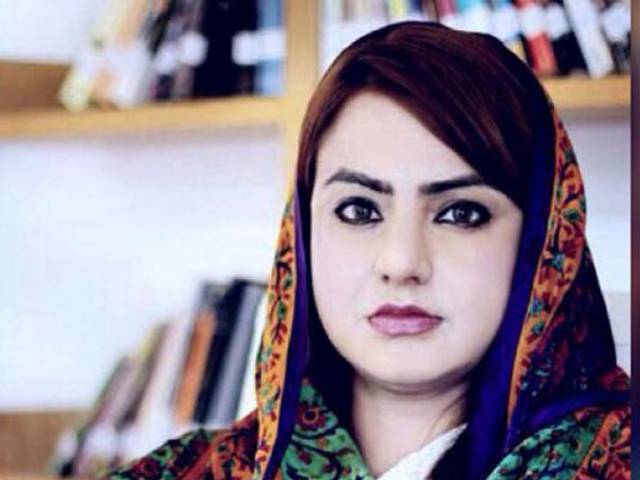 عائشہ گلالئی کے بعد ن لیگ کی مائزہ حمید نے عمران خان پر انتہائی شرمناک الزام لگادیا 
