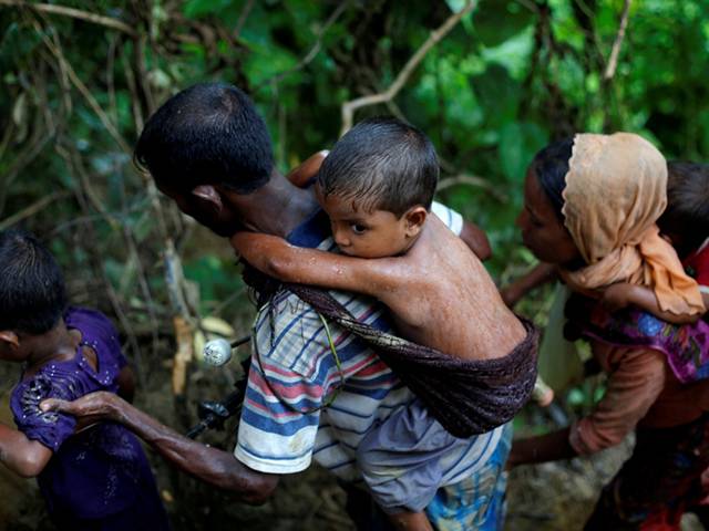  گزشتہ 2 ہفتوں کے دوران بنگلہ دیش پہنچنے والے 2 لاکھ روہنگیا مسلمانوں کو اس وقت کہاں اور کس حال میں رکھا گیا ہے؟ تفصیلات جان کر ہر مسلمان کانپ اُٹھے