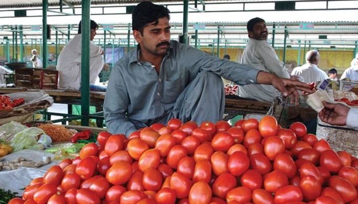 ٹماٹر کی قیمتوں کو پر لگ گئے ،شہری فی کلو کی قیمت سن کر ٹماٹر کی طرح لال ہونے گلے 
