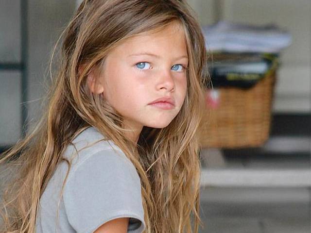 6 سال کی عمر میں دنیا کی خوبصورت ترین بچی قرار پانے والی لڑکی نے 10 سال بعد جوان ہوتے ہی ایسا کام کردیا کہ دھوم مچادی، اب کیسی نظر آتی ہے؟ آپ بھی دیکھتے ہی رہ جائیں گے