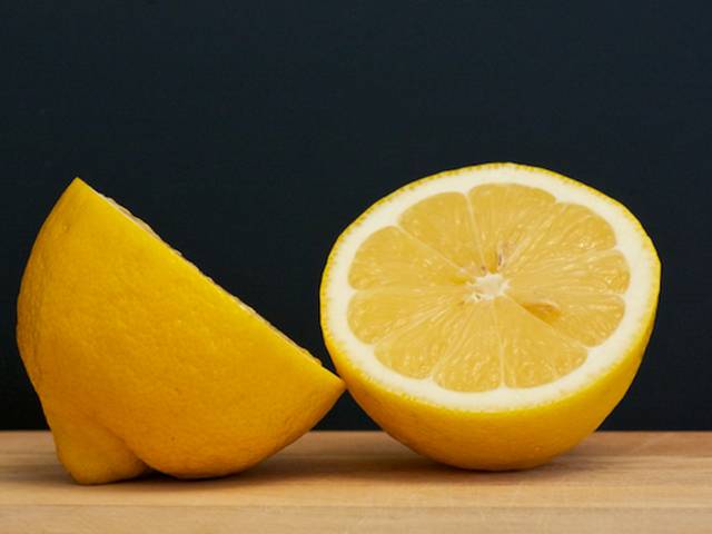 آدھا لیموں اور بیکنگ سوڈا، ان دونوں کو ملا کر آپ کونسی سنگین ترین بیماری سے چھٹکارا پاسکتے ہیں؟ وہ بات جو آپ کو ضرور معلوم ہونی چاہیے