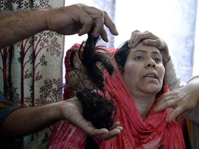 کشمیر میں لڑکیوں کے بال کاٹنے کی وارداتیں، لوگوں نے اس 70 سالہ شخص کو پکڑ کر قتل کردیا، لیکن دراصل یہ کون تھا؟ ایسا انکشاف کہ مارنے والے ماتم کرنے پر مجبور ہوگئے