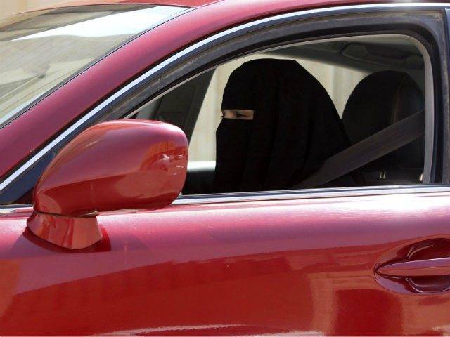 سعودی عرب میں 30 خواتین نے ڈرائیونگ کا امتحان پاس کر لیا