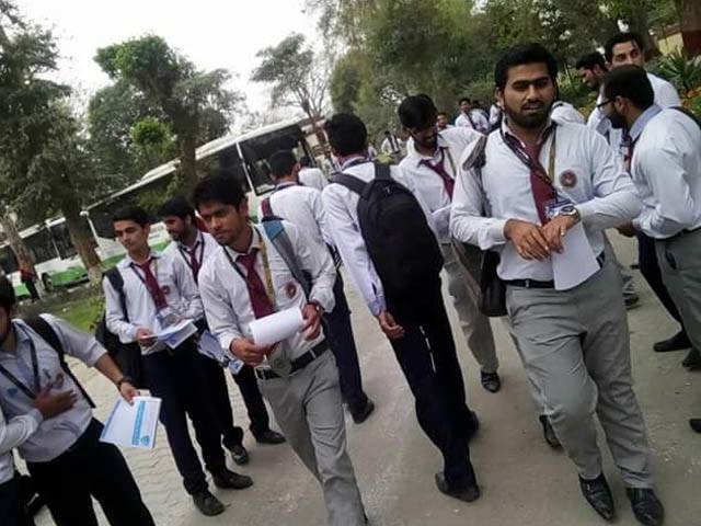 پنجاب حکومت کے پڑھو پنجاب، بڑھو پنجاب کے دعوے دھرے کے دھرے رہ گئے، جہلم کے گورنمنٹ ڈگری کالج میں 400 طلباء کے لیے صرف دو پروفیسرز 