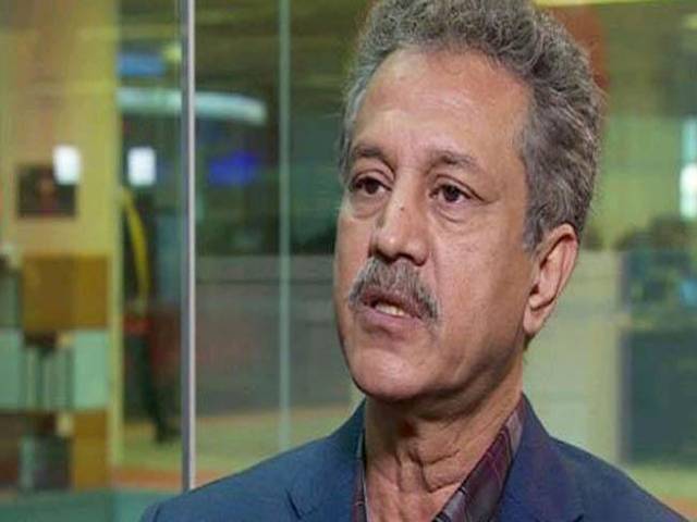 وسیم اختر نے فاروق ستار کو سیاست چھوڑنے کے اعلان سے روکنے کے لئے میڈیا کے مائیک نیچے گرا دیئے