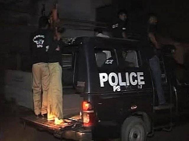 کراچی میں نشے میں دھت پولیس اہلکاروں کی فائرنگ سے بچہ جاں بحق 
