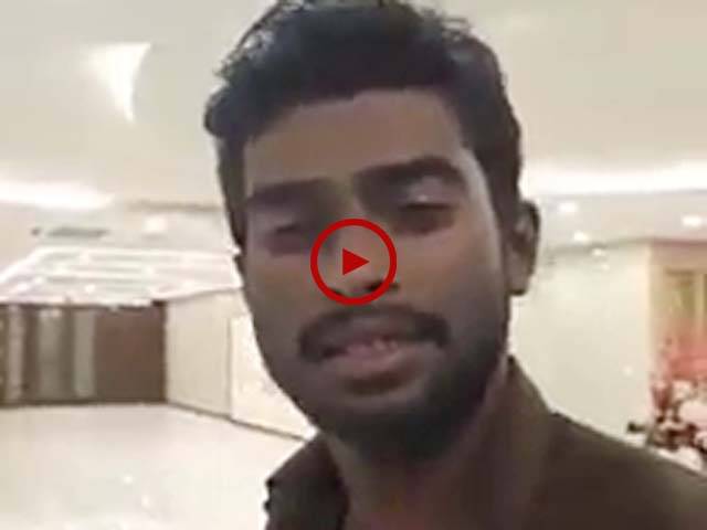 ان صاحب نے ایسی سریلی آواز میں گانا گایا کہ جسے ایک بار سننے والا بار بار سننے پر مجبور ہو جائے گا۔ ویڈیو: حسن فاروق۔ لاہور