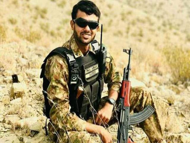 دہشتگرد نہیں بچ سکتے انہیں ہماری فوج ختم کردے گی: والد عبدالمعید شہید