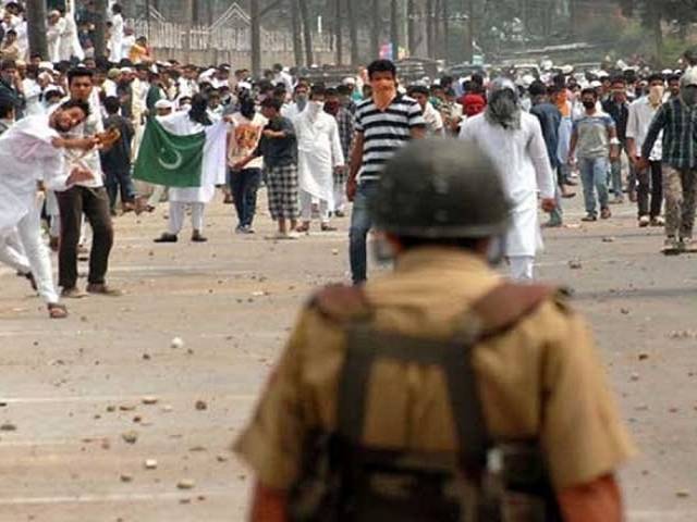 مقبوضہ کشمیر میں بھارتی فوج نے اسلام آباد چلو مارچ روک دیا‘ جھڑپیں‘ بیسیوں حریت رہنما گرفتار