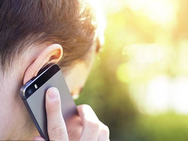 ’ رات کو سوتے ہوئے اپنا موبائل فون کم از کم ایک بازو کی دوری پر رکھیں ورنہ آپ کی۔۔۔‘ جدید تحقیق میں سائنسدانوں نے تاریخ کی خوفناک ترین وارننگ جاری کر دی