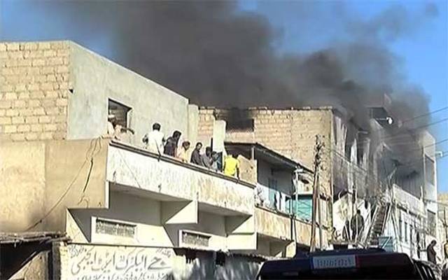 کراچی، فیکٹری میں لگنے والی آگ پر قابو پا لیا گیا،لاکھوں مالیت کا سامان جل کر خاکستر