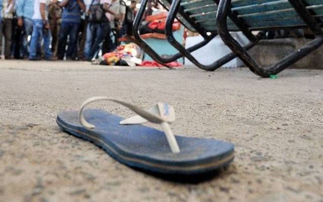 بھارتی فوج کا سپاہی، اس کی بیوی، اجنبی لڑکی اور گلے میں جوتیوں کا ہار۔۔۔ ایسی شرمناک ترین خبر آگئی کہ پورے ملک میں ہنگامہ برپاہوگیا