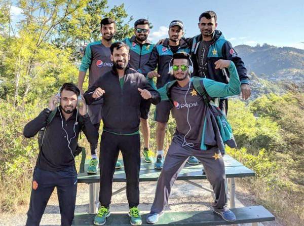  نیوزی لینڈ میں موجود پاکستانی کرکٹرز نے پہاڑوں پے جا کر ایسا کام کردیا کہ آ پ بھی انہیں داد دئیے بغیر نہ رہ سکیں گے