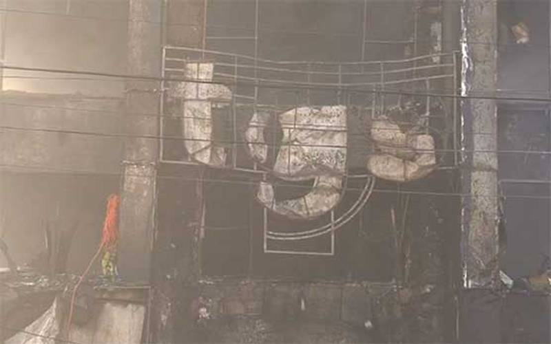لاہور،ایم ایم عالم روڈ پر 5 منزلہ پلازے میں آتشزدگی، کروڑوں کا سامان جل کر راکھ