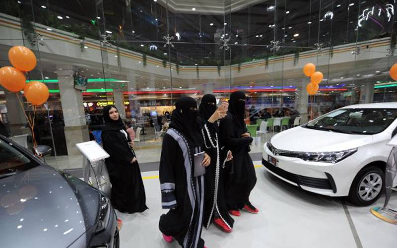 سعودی عرب میں وہ دکان کھل گئی جہاں مردوں کی پسندیدہ چیز صرف خواتین کو بیچی جائے گی