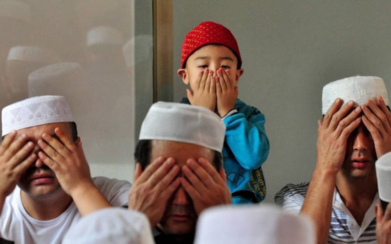 چین میں مسلمان بچوں پر انتہائی سخت پابندی لگادی گئی، بے حد افسوسناک خبر آگئی