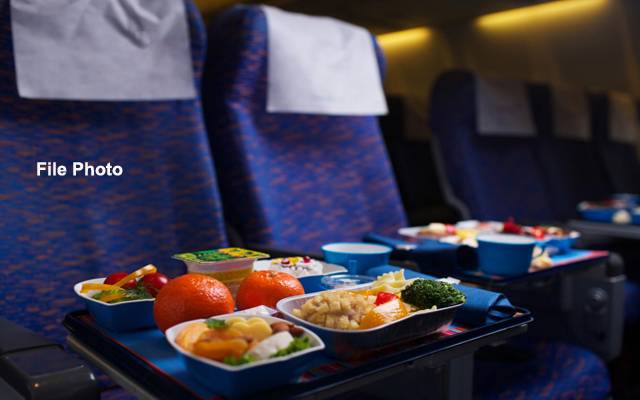 مسافرطیاروں میں پیش کیاجانیوالا کھانا غیرمعیاری ہوتا ہے:ائیرہوسٹس