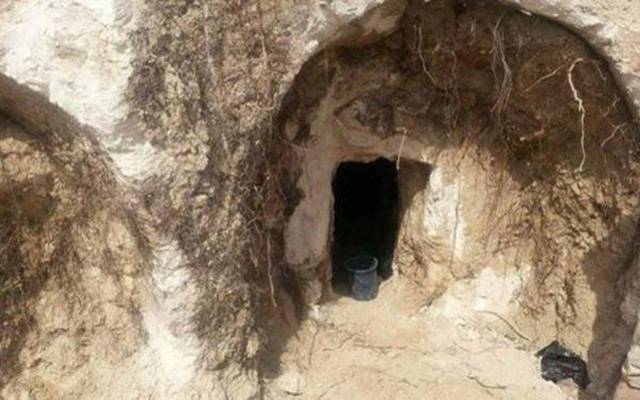 غزہ میں فلسطینی کے گھر کے صحن سے ہزاروں سال پرانی قبریں دریافت