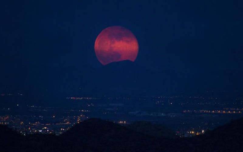 آج کے چاند گرہن کو’ بلیو مون‘ کیوں کہا جارہاہے ؟وہ تفصیلات جو آپ کو ضرور معلوم ہونی چاہئیں 