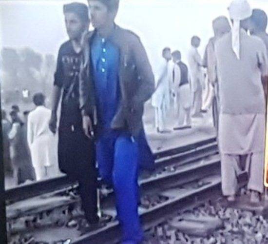 شیخوپورہ میں آٹورکشہ ٹرین کی زد میں آگیا،4افراد جاں بحق 