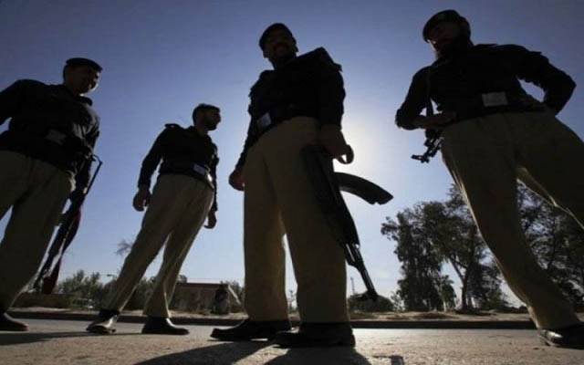 سندھ پولیس کی کندھ کوٹ کے مختلف علاقوں میں کارروائیاں،2اشتہاری گرفتار