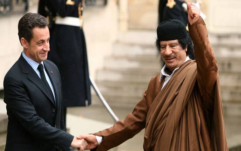 قذافی کے قتل میں سابق فرانسیسی صدر نکولس سرکوزی نے کردار ادا کیا، امریکی صحافی کا انکشاف