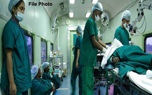 بھارت ، ٹرین میں قائم ہسپتال سے غریبوں کی زندگیوں میں انقلاب برپا
