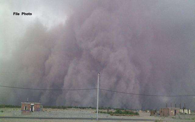 ایرانی شہر شدید مٹی کے طوفان کی لپیٹ میں آگیا