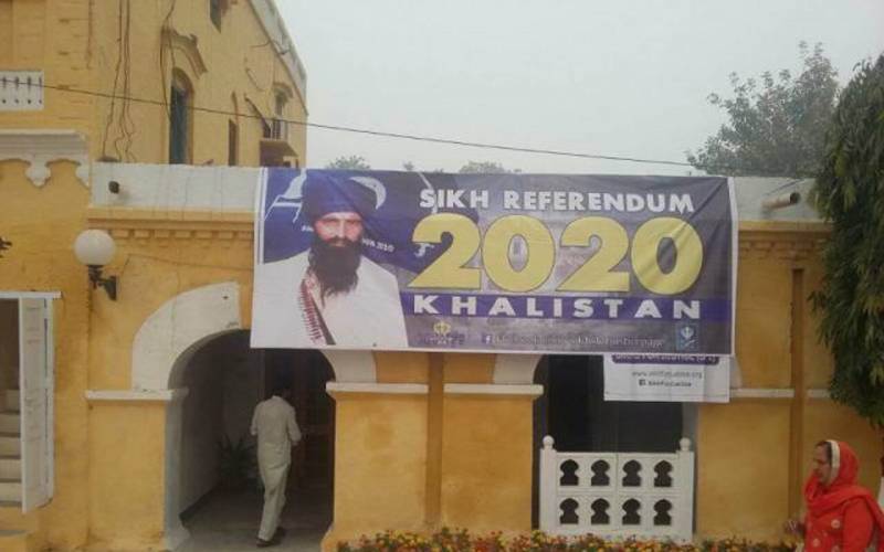 سکھ یاتریوں نے ننکانہ صاحب میں خالصتان ریفرنڈم 2020کے بینرز لگادئیے