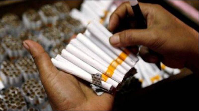 پاکستان میں سگریٹ کی فی ڈبی 10 روپے میں بھی فروخت کا انکشاف، حکومتی ٹیکسز کے باوجود اتنی سستی سگریٹ کیسے بک سکتی ہے؟ حیران کن خبرآگئی 