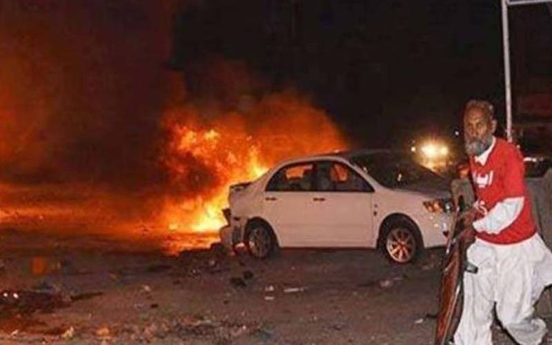 کراچی سے جیکب آباد جانے والی کارکو حادثہ، نوبیاہتا جوڑے سمیت ایک ہی خاندان کے 7 افراد جھلس کر جاں بحق