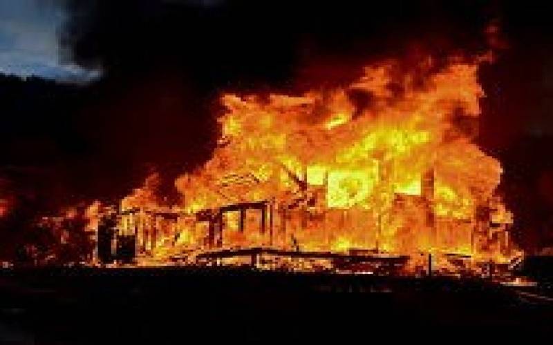 فیصل آباد:گھر میں آگ لگنے سے باپ بیٹی جھلس کر جاں بحق،5 افراد زخمی