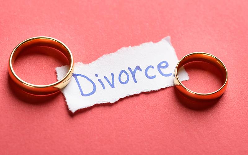 ایک ہفتے میں سو سے زیادہ طلاق کے دعوے دائر