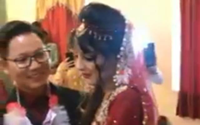 ”پاکستان چھوڑنے کا وقت آ گیا ہے اور۔۔۔“ چینی لڑکوں کی پاکستانی لڑکیوں سے شادی پر پاکستانیوں کی رائے مانگی گئی تو نوجوانوں کے جوابات دیکھ کر ہر کوئی ہنسی سے لوٹ پوٹ ہو گیا، دیکھ کر آپ کیلئے بھی ہنسی روکنا ناممکن ہو جائے گا