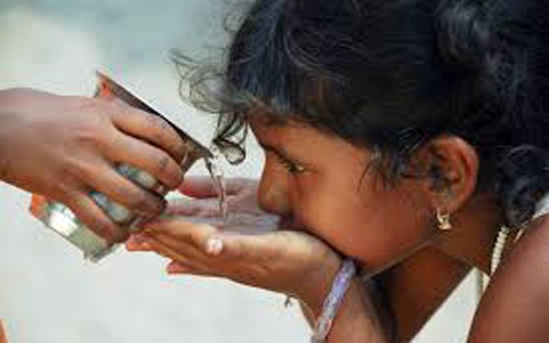 ’’پینے کے پانی کا صدقہ دیا اور شفا مل گئی ‘‘بزرگان دین کا وہ روحانی طریقہ جب کوئی بیمار ان کے پاس آتا تو اسکی مدد سے وہ ان کا علاج کرتے تھے ،آپ بھی جانئے پینے کے پانی کا بندوبست کرنے سے کتنا فائدہ ہوتا ہے 