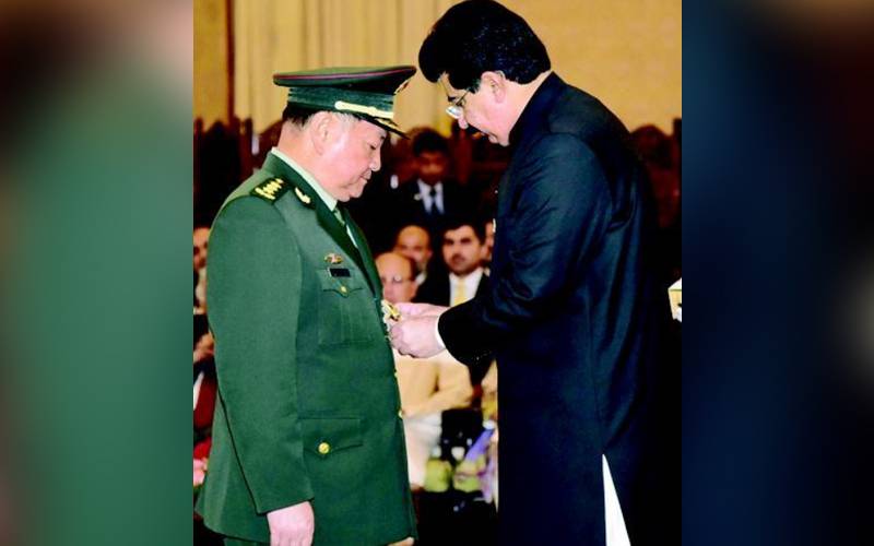 قائم مقام صدر نے چینی فوجی سربراہ کو نشان امتیاز ملٹری عطا کیا