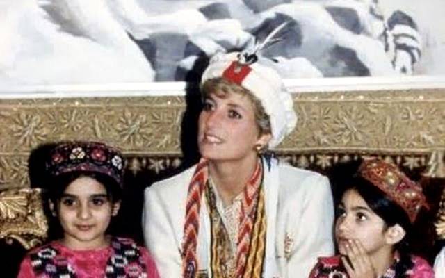 پی آئی اے نے شہزادہ ہیری اور میگھن مارکل کی شادی کے بعد شہزادی ڈیانا کی تصویر شیئر کرتے ہوئے ایسی پیشکش کر دی جس کا تصور پاکستانی بھی نہیں کر سکتے تھے، تفصیلات سامنے آتے ہی ہر پاکستانی بے اختیار کہہ اٹھا ”یہ ہوئی نہ بات“