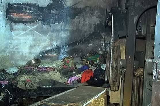 کراچی: خاتون نے گھر کو آگ لگا دی، ایک ہی خاندان کے 8 افراد جاں بحق