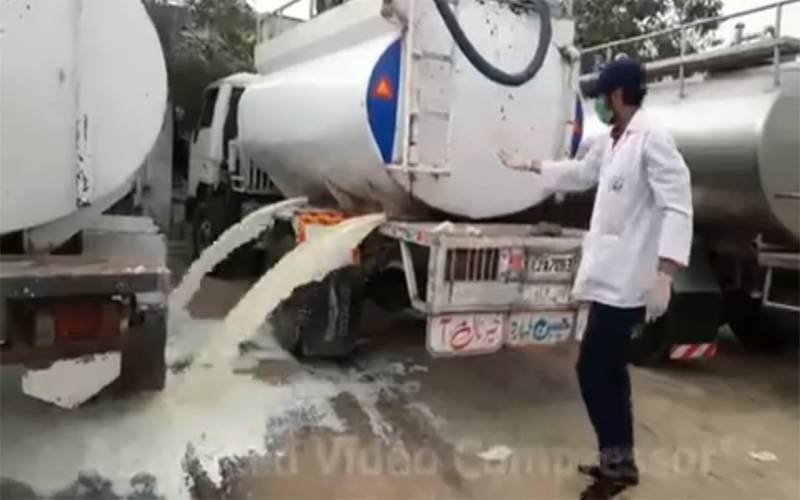 جعلی دودھ تیار کرنے والی فیکٹری پکڑی گئی، 20 ہزار لیٹر دودھ موقع پر تلف