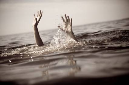 پاک بحریہ کا ریسکیو آپریشن ،نہر میں ڈوبنے والے 2نو جوانوں کی لاشیں برآمد کر لیں