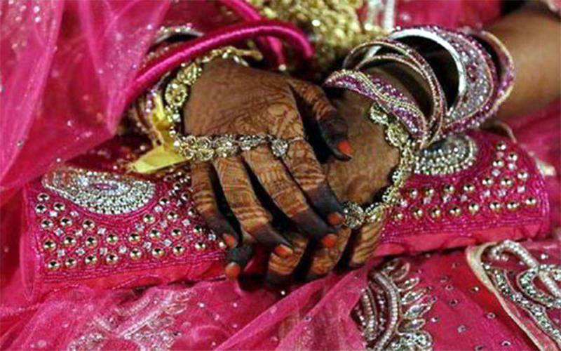 بھارت ، نئی نویلی دلہن کو داڑھی آنے پر شوہر نے طلاق دے دی