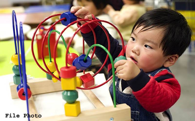 چینی والدین بچوں کی تفریح و تعلیم کے لئے جدید کھلونوں کو ترجیح دیتے ہیں:عوامی جائزہ 