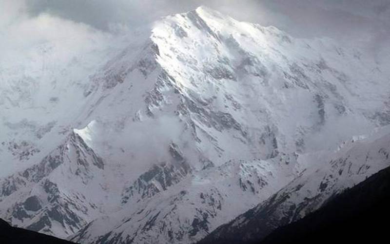 ہنزہ،پاک آرمی نے 5900 میٹر کی بلندی پر الترپیک میں پھنسے 2 غیر ملکی کوہ پیماﺅں کو ریسکیو کر لیا