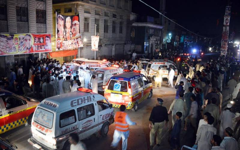 پشاور میں اے این پی کے جلسے میں خود کش دھماکہ ،ہارون بلور سمیت 21 افراد شہید ،75 سے زائد زخمی