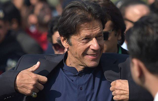 ”پاکستان کا وزیراعظم بھاگ کر پھینکتا ہے اور ہمارا۔۔۔“ عمران خان کی جیت پر بھارتی شہری نے ایسی بات کہہ دی کہ آپ کی بھی ہنسی نہ رکے گی