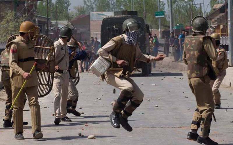 جنوبی کشمیر کے ضلع شوپیاں میں شہدا کی تعد 6 ہو گئی ،قابض بھارتی فوج کی احتجاجی مظاہرین پر فائرنگ،ایک شہید 20 زخمی 