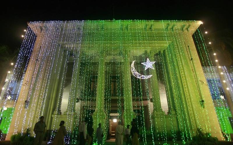 عظیم سے عظیم تر بنائیں گے پیارے پاکستان کو،خیبر سے کراچی تک جشن آزادی بھر پور ملی جوش و جذبے سے منایا جارہاہے، وفاقی وصوبائی دارالحکومتوں میں قومی پرچم کوتوپوں کی سلامی