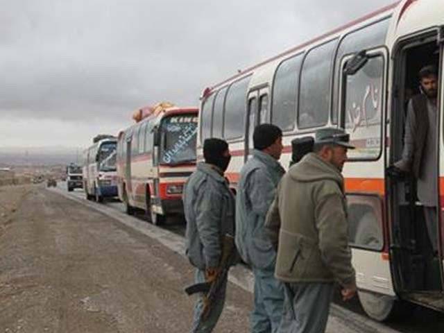 افغانستان میں طالبان نے تین بسوں کو یرغمال بنالیا،21 مسافر اغوا