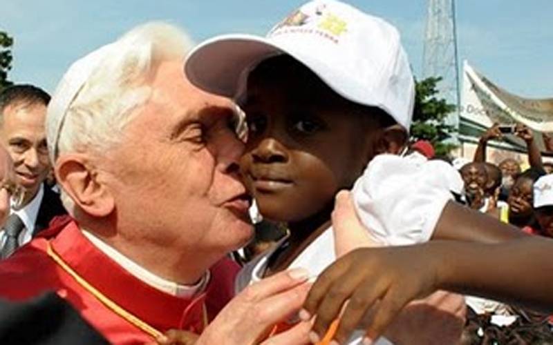 پاپائے روم بچوں کے ساتھ جنسی زیادتیوں سے آگاہ تھے ، قدامت پسند پادری کا شرمناک انکشاف 