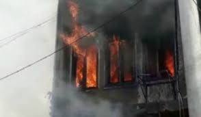 شیخوپورہ:دکان میں آگ لگنے سے لاکھوں کا کپڑا جل گیا